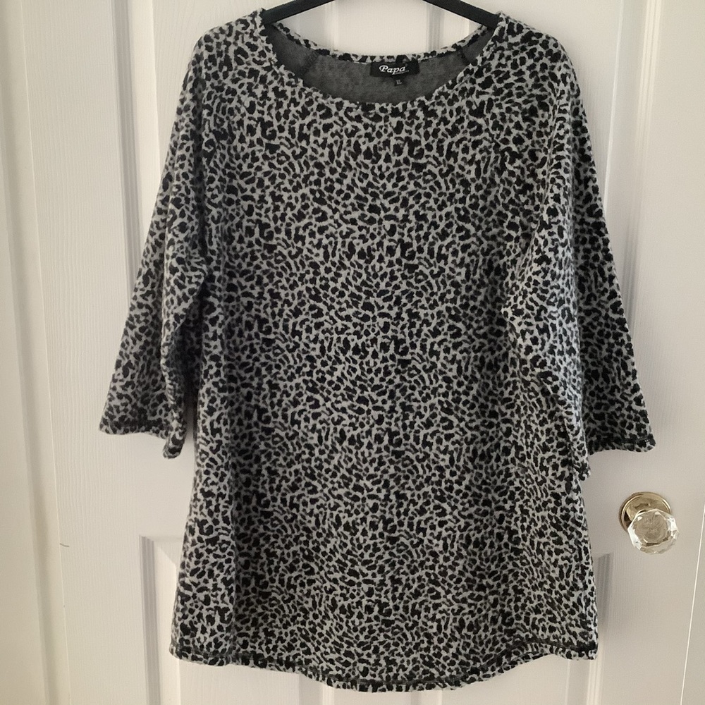 Woman’s black and white print tunic by “Papa”